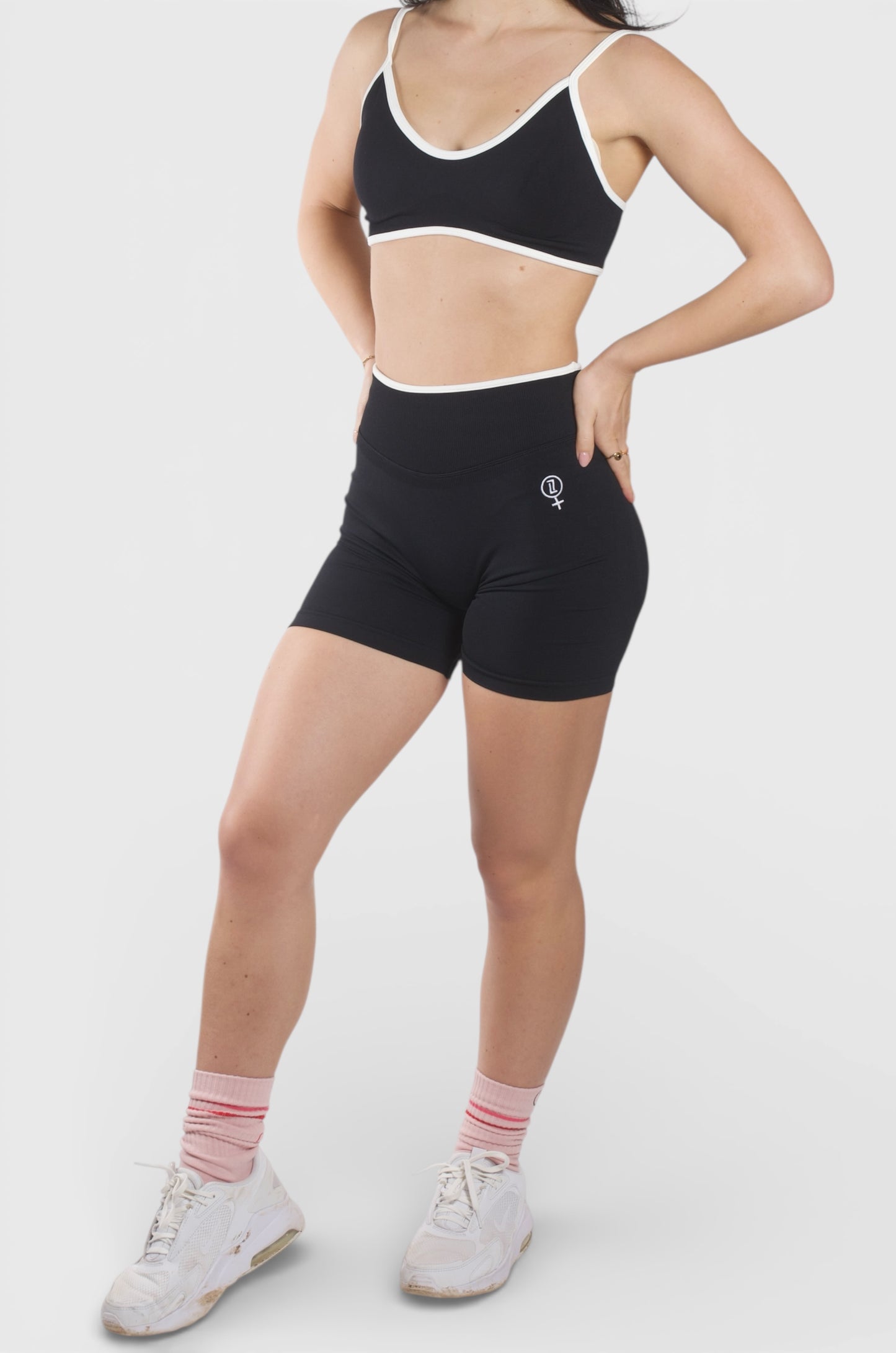 TCOOL WHITE LINE SCRUNCH TOP BLACK
